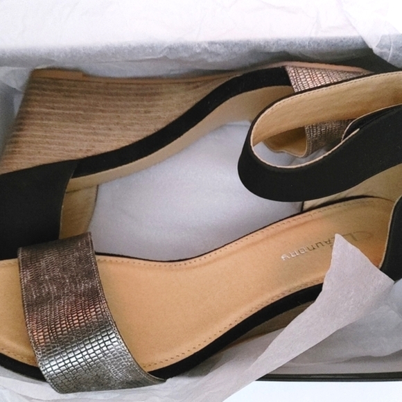 Chinese Laundry Pewter/Black Strappy Wedge Heels - Picture 10 of 13